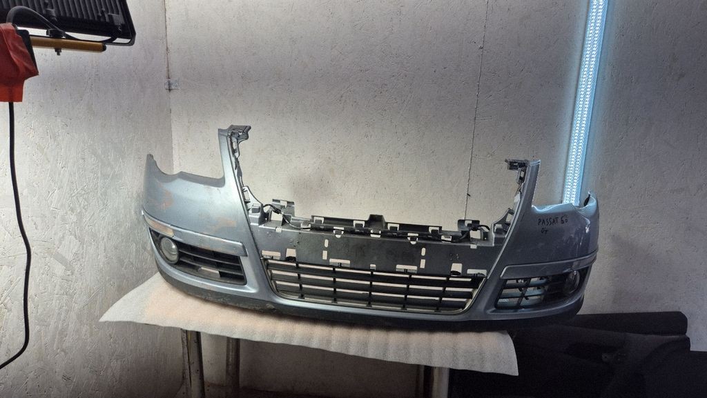 Volkswagen Passat B6 / 3C Front Bumper