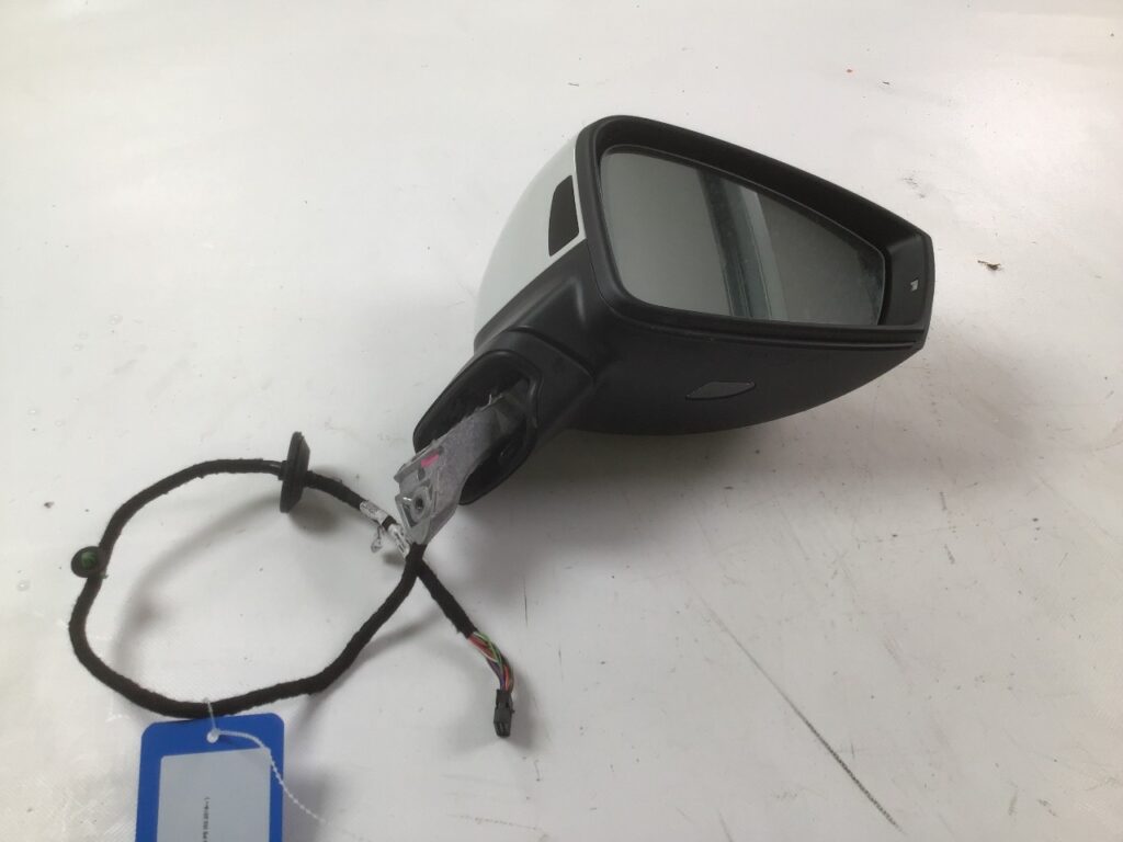 Volkswagen Touareg III / CR7 Right Door Mirror OEM 761857508B